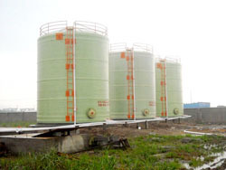 山東凝發玻璃鋼廠家直營各類玻璃鋼鹽酸罐,玻璃鋼甲醛罐,玻璃鋼雙氧水罐,玻璃鋼次氯酸鈉罐等安丘玻璃鋼罐